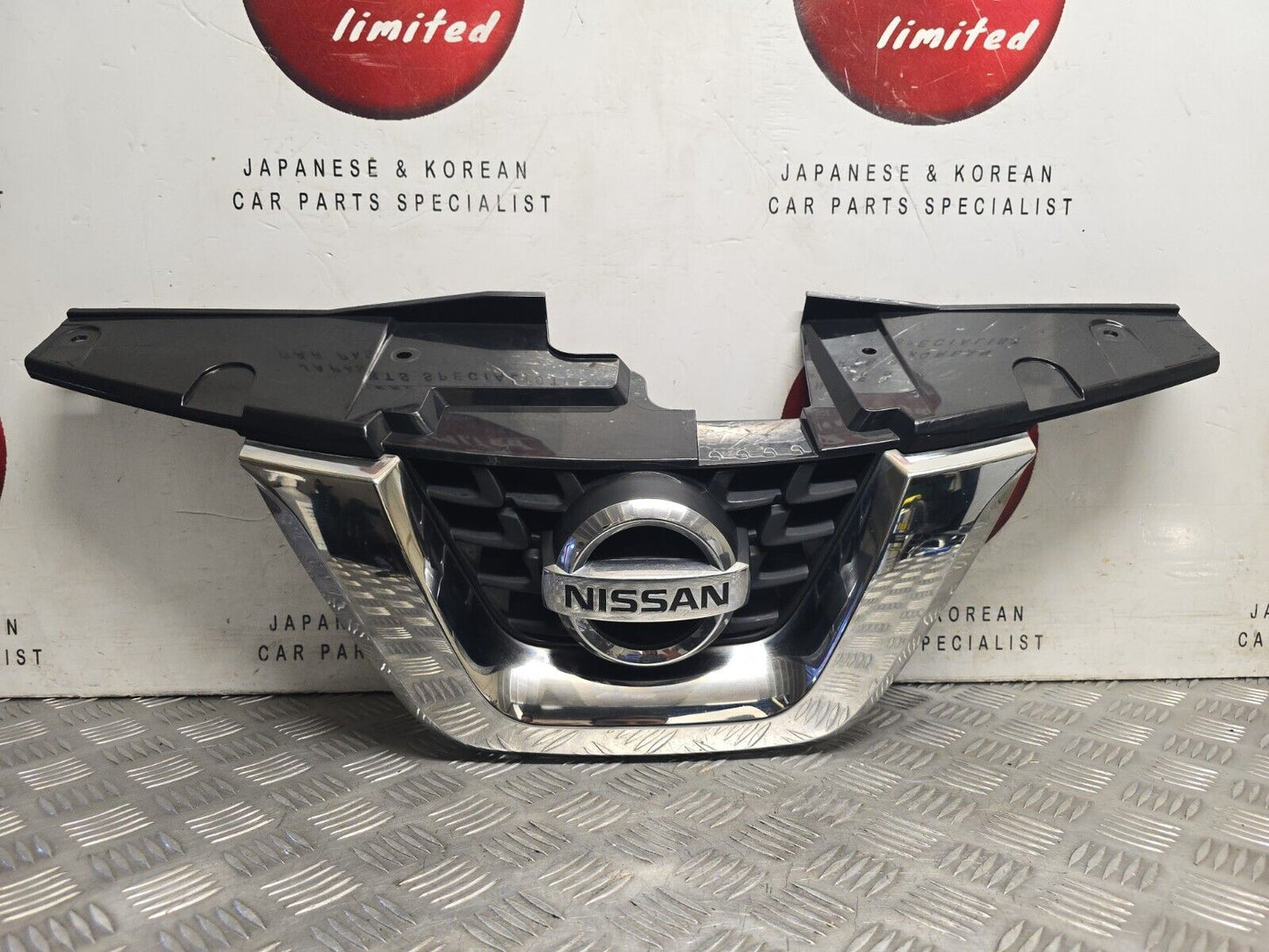 NISSAN JUKE 2014-2019 F15 GENUINE FRONT BUMPER CHROME GRILLE (NON-CAMERA)