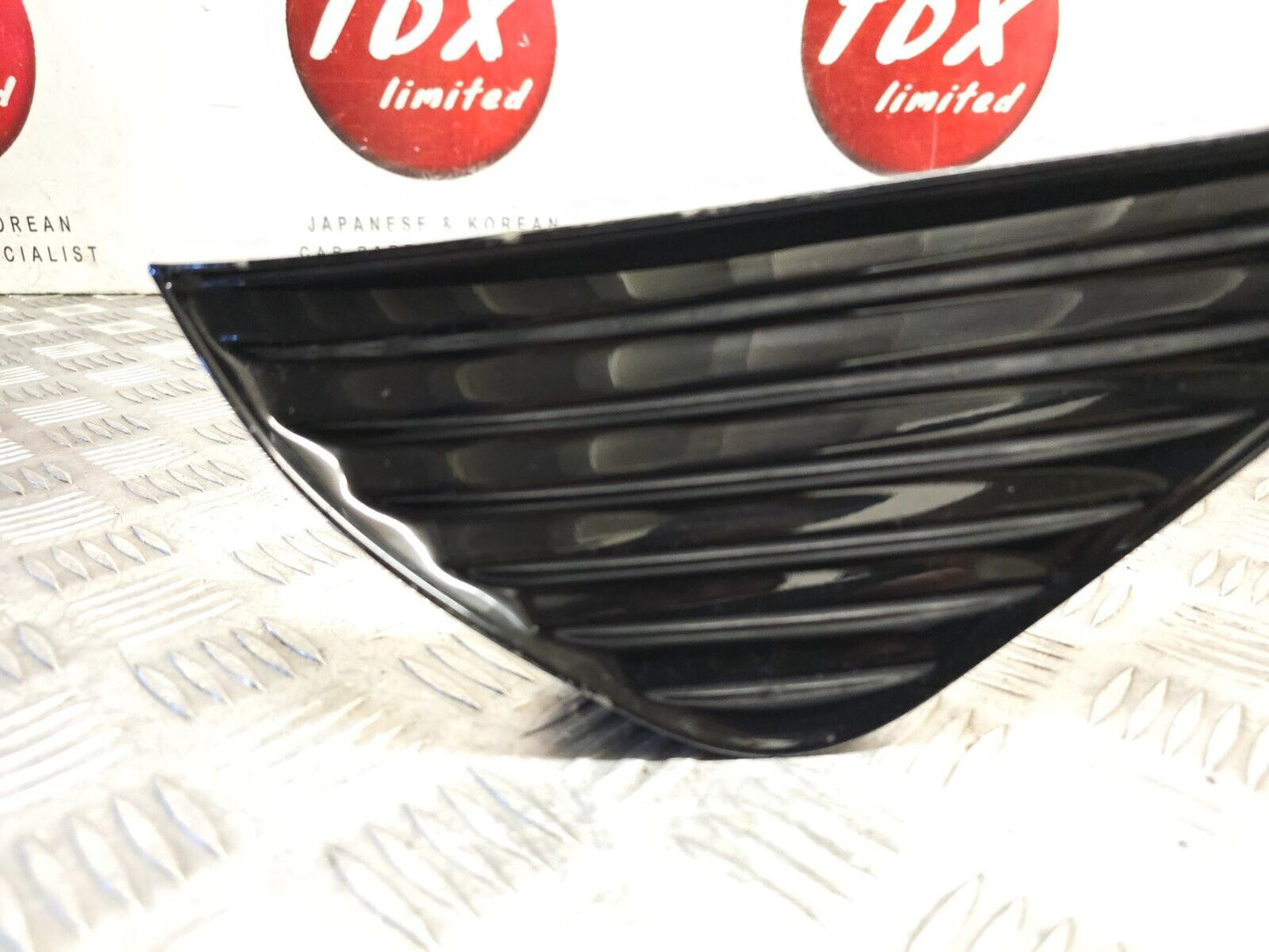 TOYOTA AYGO MK2 2018-2022 GENUINE DRIVERS SIDE FRONT LOWER HEADLIGHT GRILLE TRIM