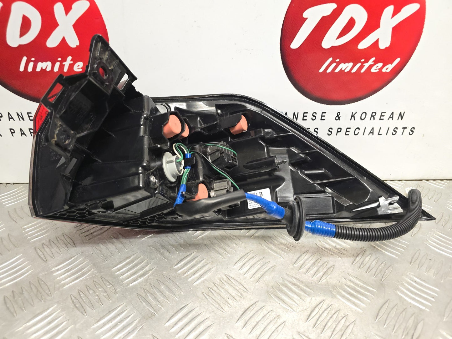TOYOTA RAV4 XA50 MK5 2019-2025 PASSENGER REAR OUTER BODY BRAKE LIGHT 81560-42230