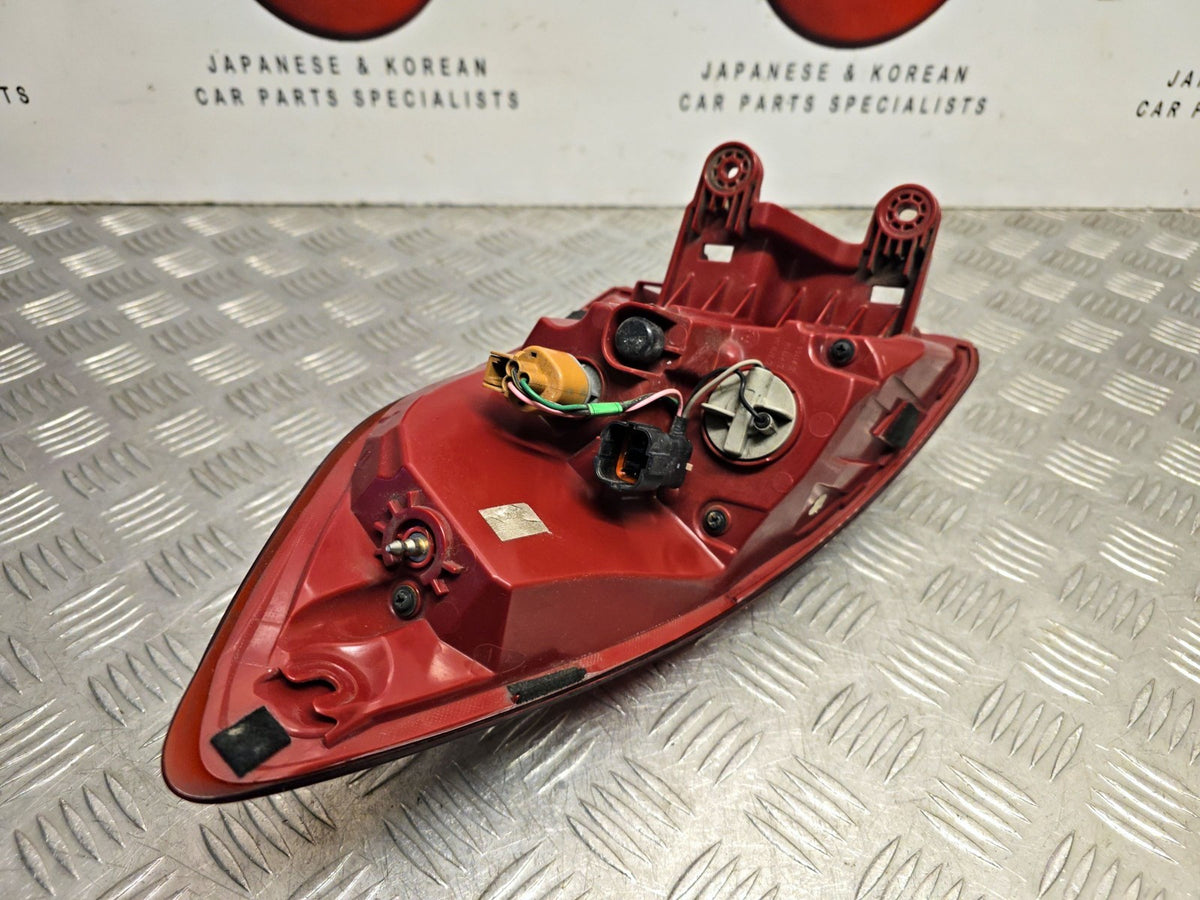 Hyundai Tucson MK3 2015-2018 Drivers Side Rear Outer Brake Light 92402-D7100 - photo 8 of 9