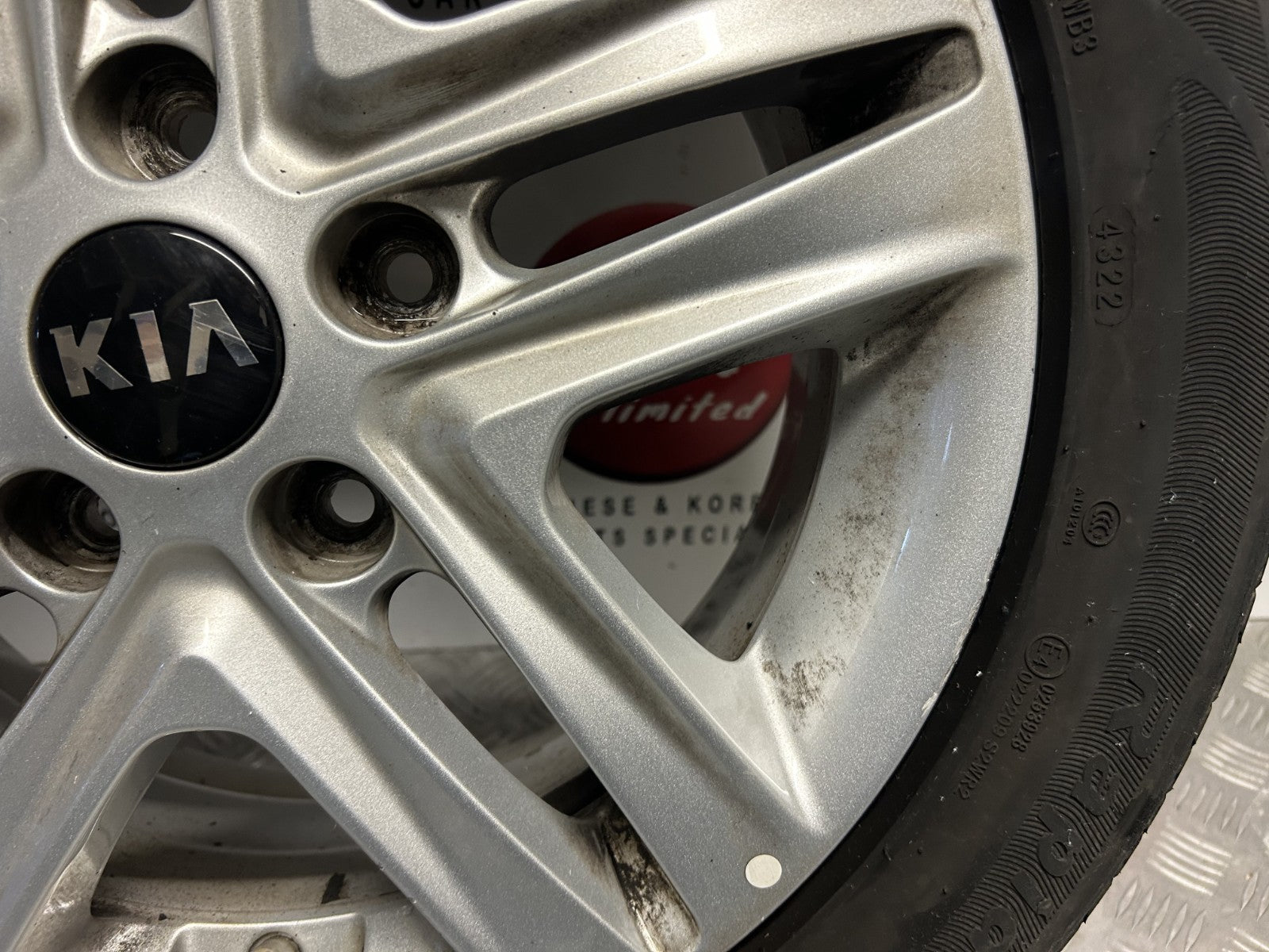 Kia Ceed (Cd) Mk3 2018-2024 16" Genuine Alloy Wheel 205/55/16 Tyre 4