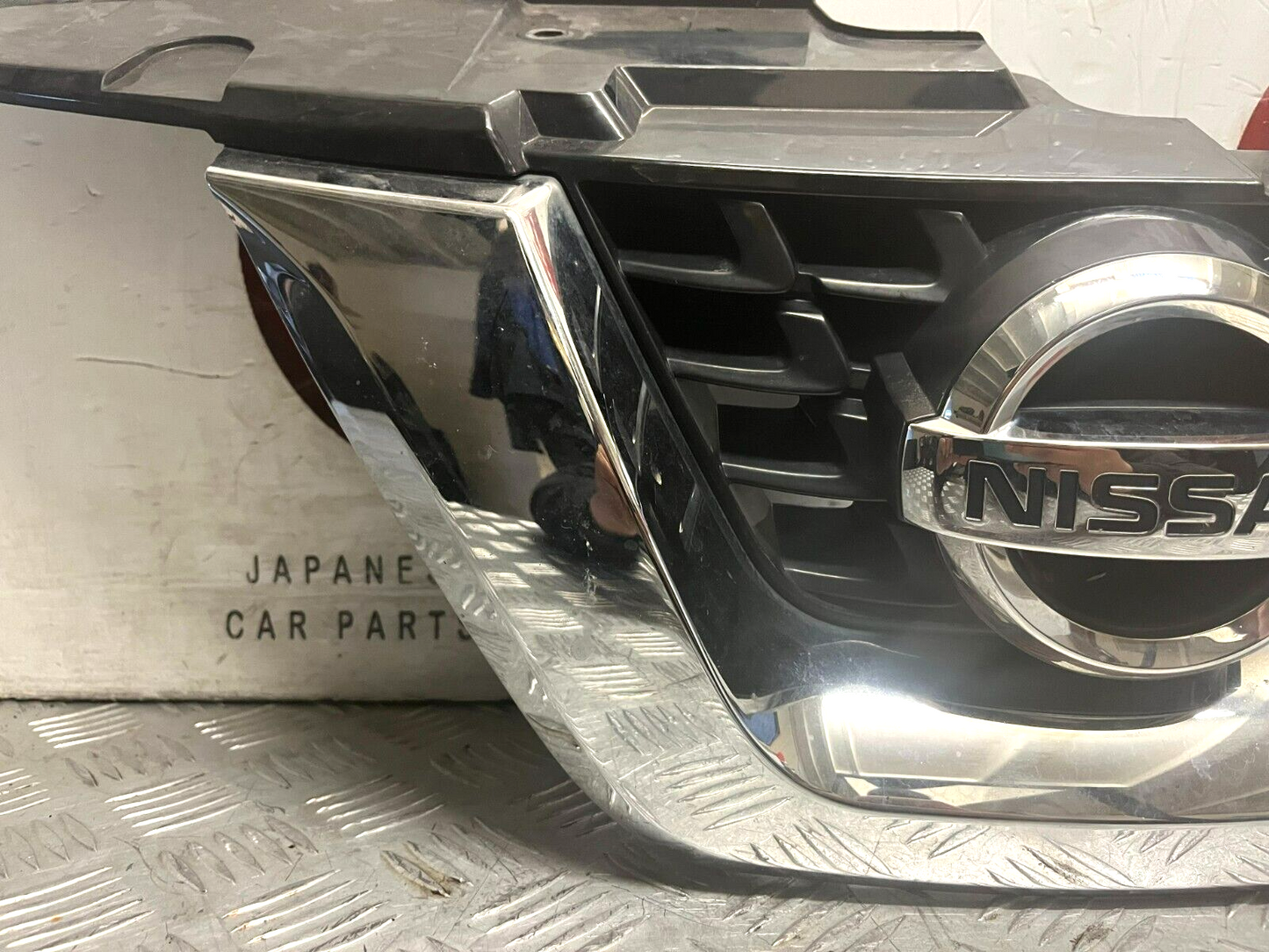 NISSAN JUKE F15 2014-2019 FACELIFT GENUINE FRONT BUMPER GRILLE (CAMERA TYPE)