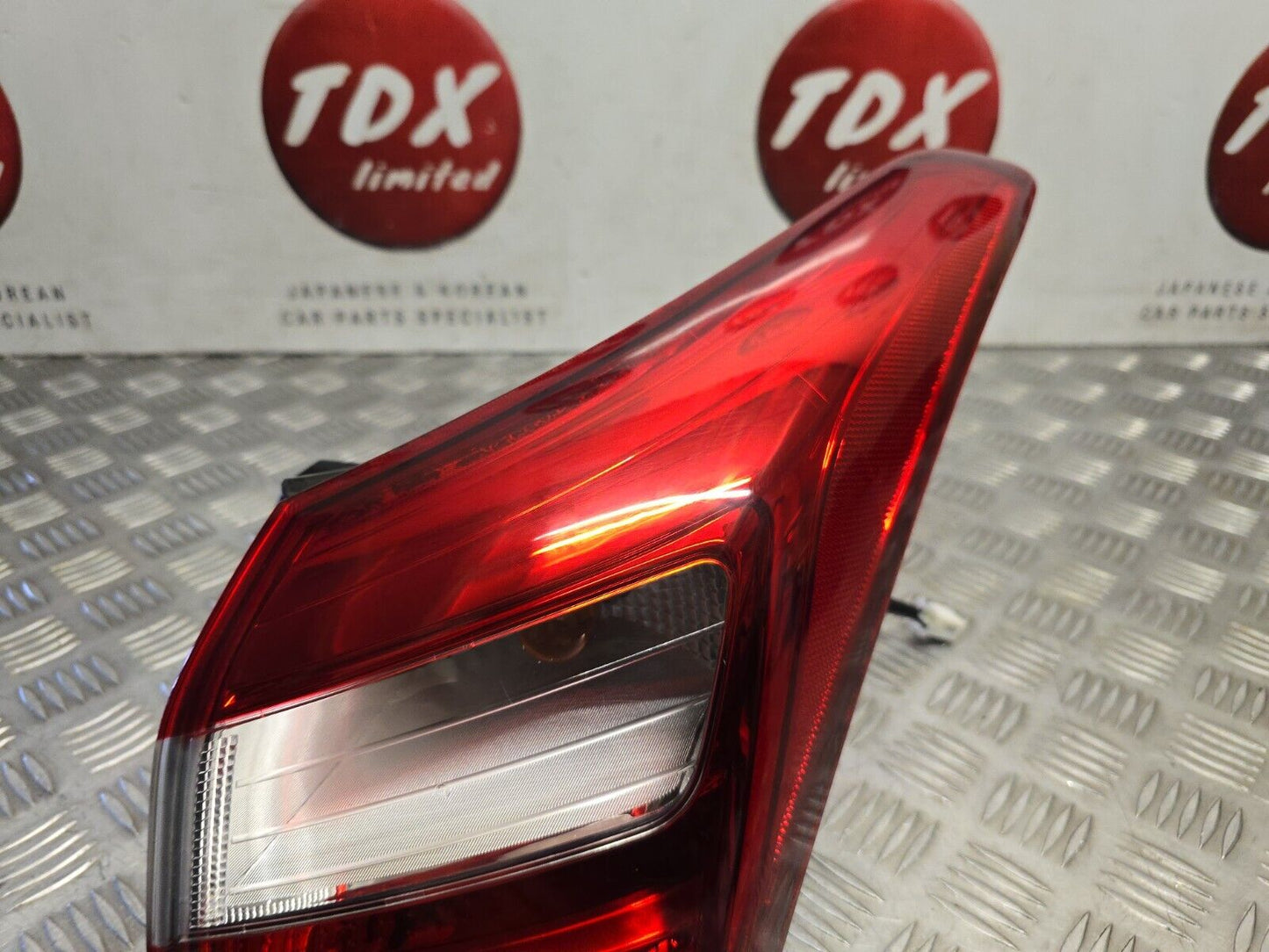 HYUNDAI I30 GD MK2 2013-2016 GENUINE DRIVERS REAR OUTER BRAKE LIGHT 92401-A50