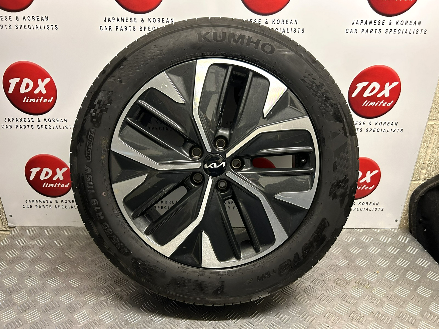 Kia Ev6 (Cv) 2021-2025 19" Inch Genuine Alloy Wheel 6.5Mm 235/55/R19 52910-Cv110 1