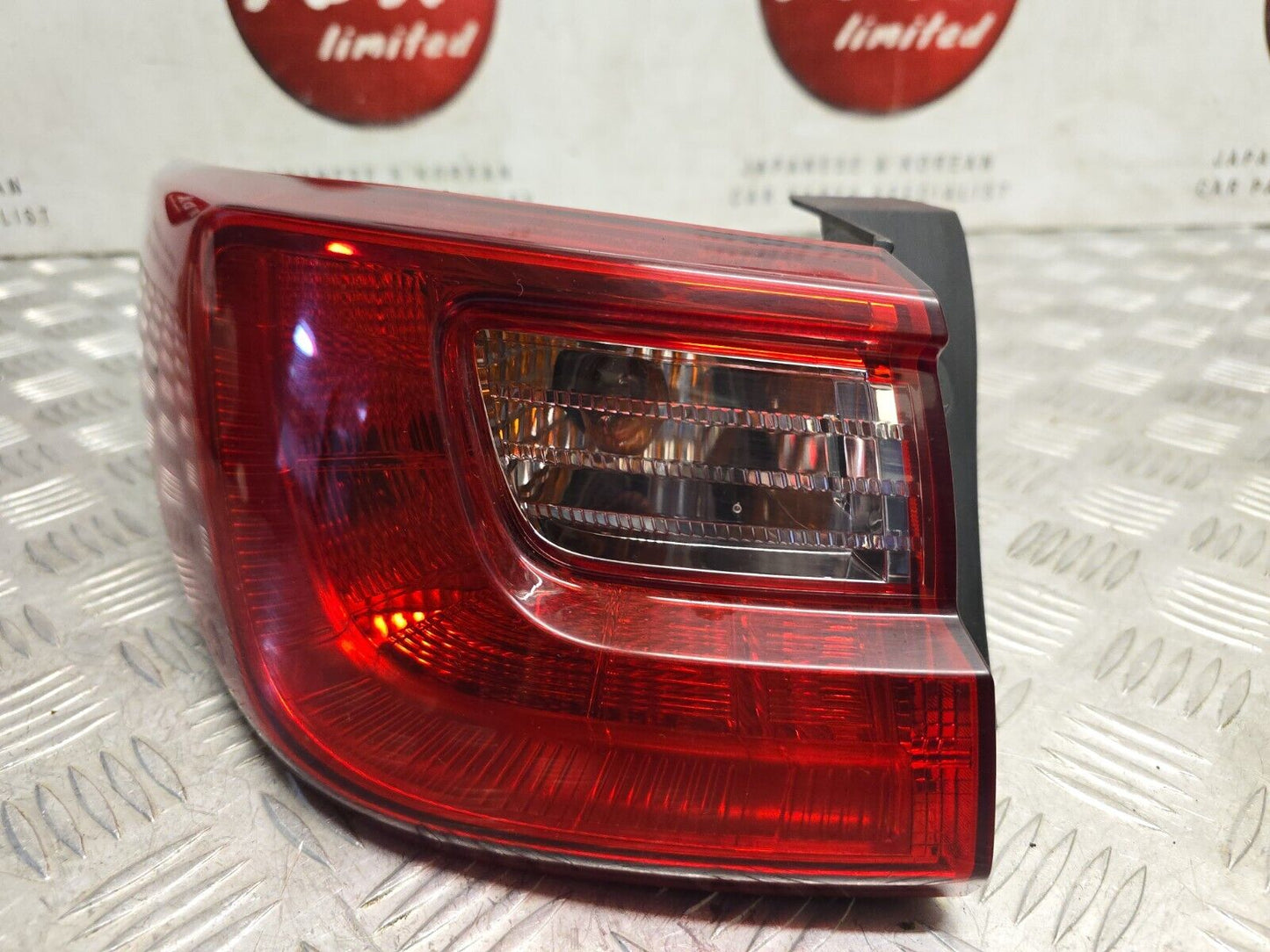 KIA OPTIMA ESTATE JF MK4 2016-2019 PASSENGERS REAR OUTER HALOGEN BRAKE LIGHT