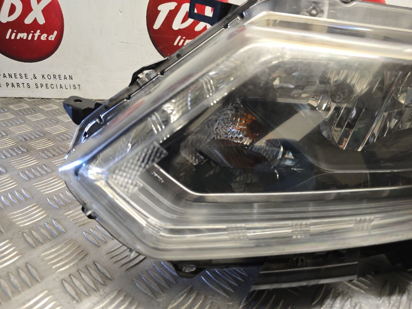 NISSAN X-TRAIL T32 2014-2017 PRE-FACELIFT PASSENGERS SIDE LED HALOGEN HEADLIGHT