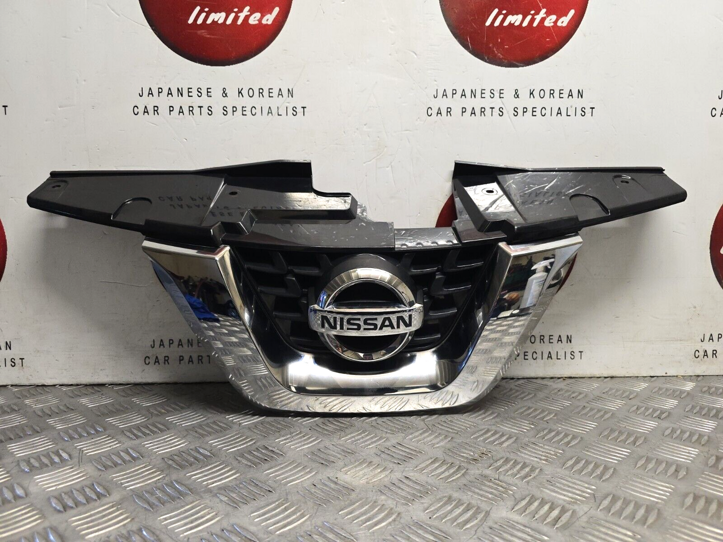 NISSAN JUKE 2014-2019 F15 GENUINE FRONT BUMPER CHROME GRILLE (NON-CAMERA TYPE)