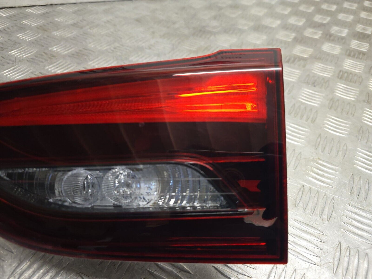 TOYOTA AVENSIS SALOON T27 2015-2018 DRIVER REAR INNER TAILGATE LIGHT 81580-05170