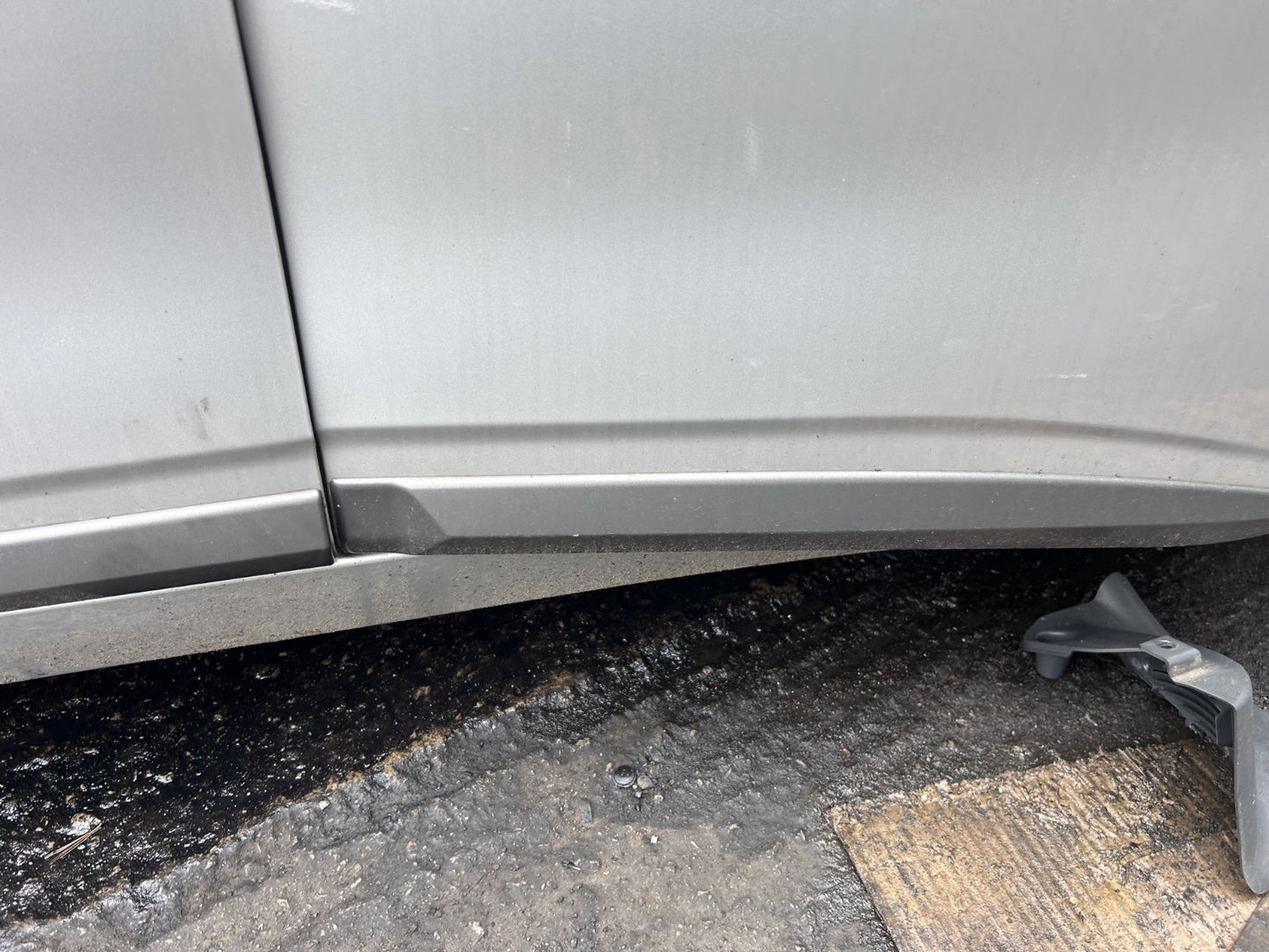 Hyundai Ioniq 2016-2022 Genuine Passenger Side Rear Door Shell Silver T8S 7