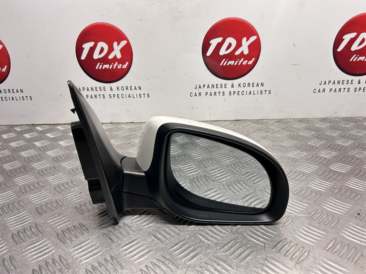 Hyundai i20 PB MK1 2012-2014 Driver Side 8 Pin Power Fold Door Mirror - photo 6 of 10