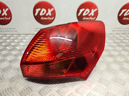 KIA VENGA YN 2010-2019 GENUINE DRIVERS SIDE REAR OUTER BRAKE LIGHT 924021P000