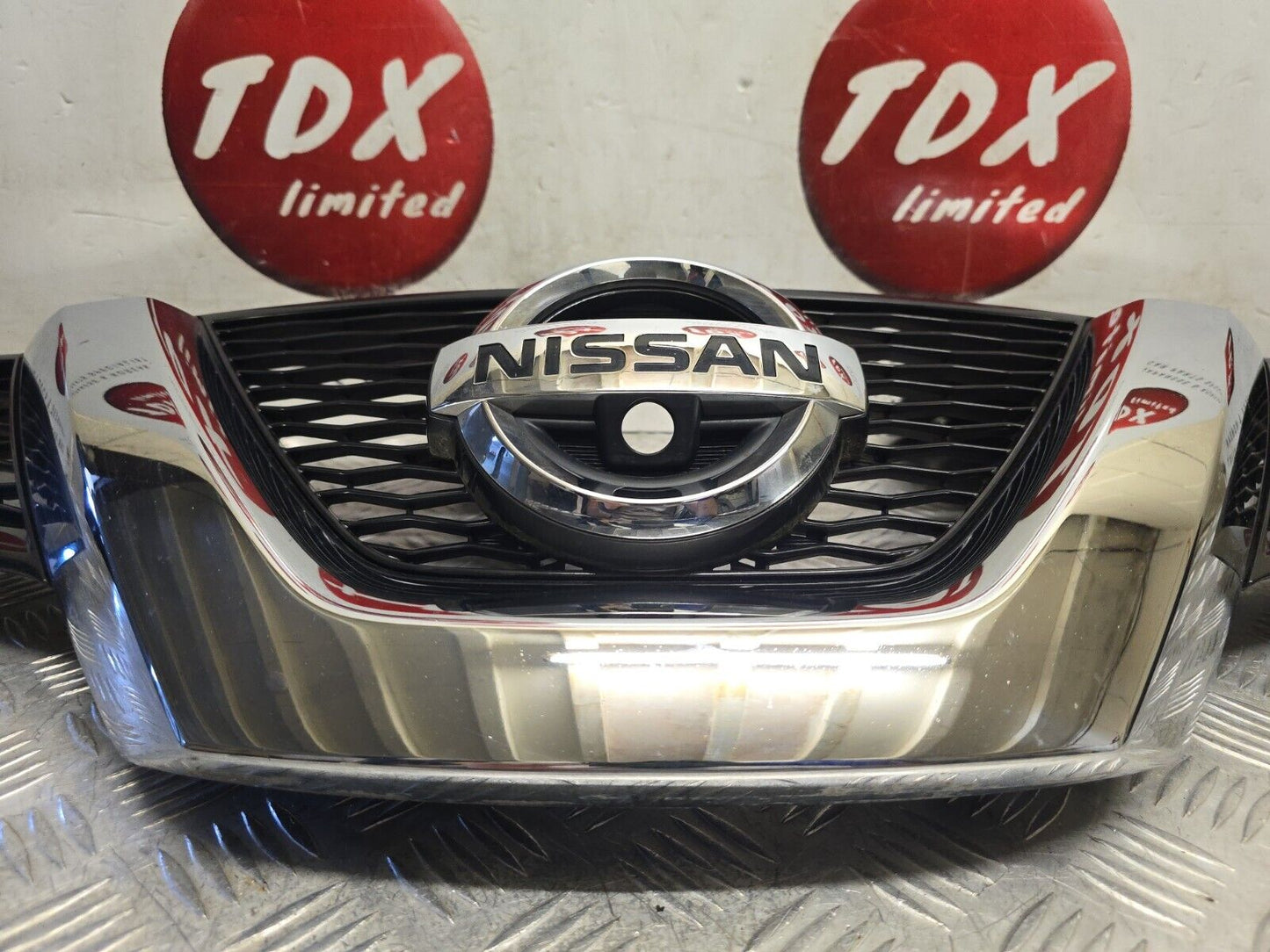 NISSAN X-TRAIL T32 2014-2017 GENUINE FRONT RADIATOR GRILLE NO CAMERA 623104CE0A