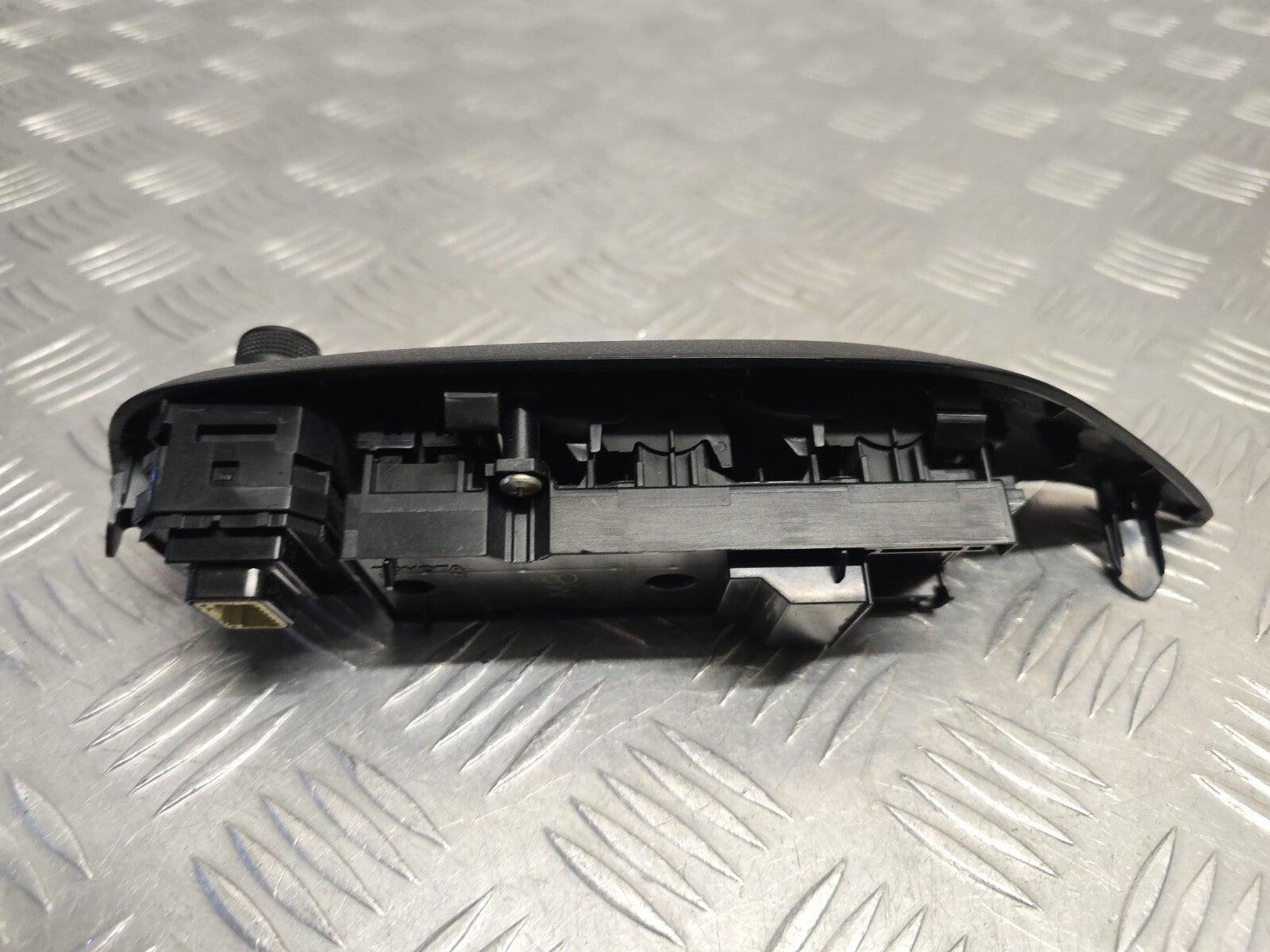 TOYOTA YARIS MK4 2020-2024 GENUINE DRIVERS FRONT 4 WAY WINDOW