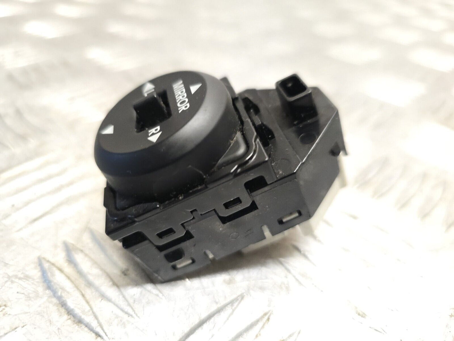 KIA SPORTAGE SL MK3 2010-2015 GENUINE DRIVERS MIRROR CONTROL SWITCH 491480-1110