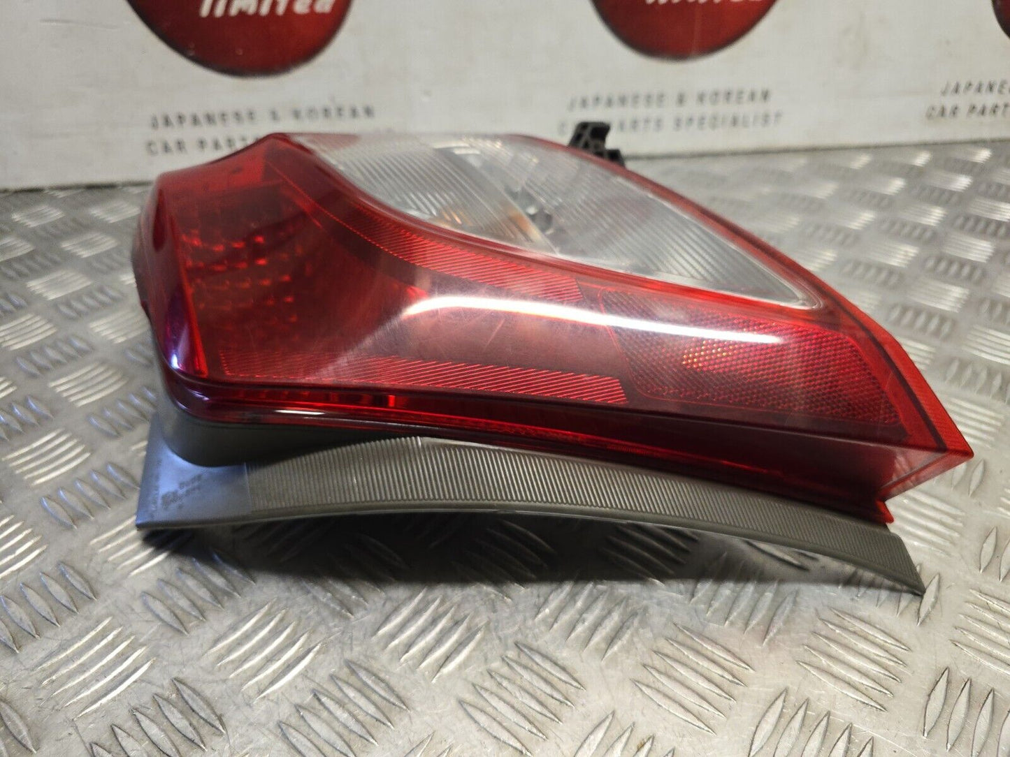 TOYOTA YARIS MK3 2012-2015 DRIVERS SIDE REAR OUTER BODY BRAKE LIGHT LAMP