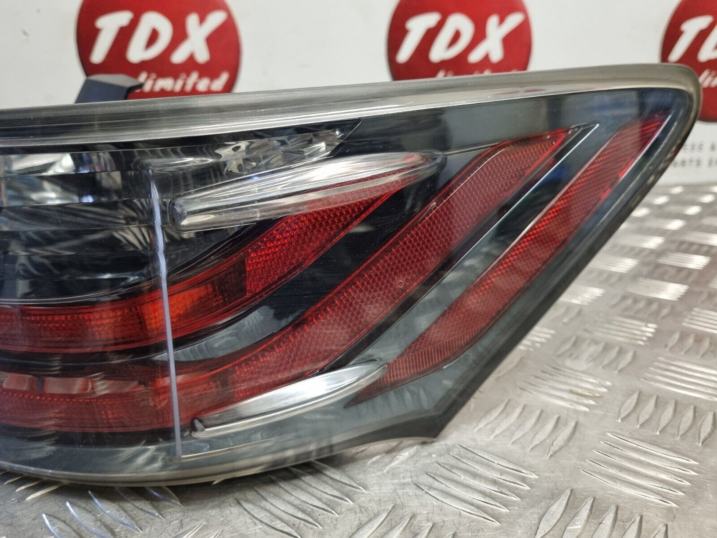 LEXUS CT200H 2011-2017 GENUINE DRIVERS SIDE REAR OUTER LED BRAKE LIGHT LAMP