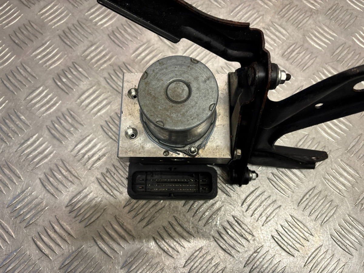 Toyota Yaris XP210 MK4 2020-2023 1.5 Hybrid ABS Pump 0 265 291 658/44510-K0150 - photo 4 of 10