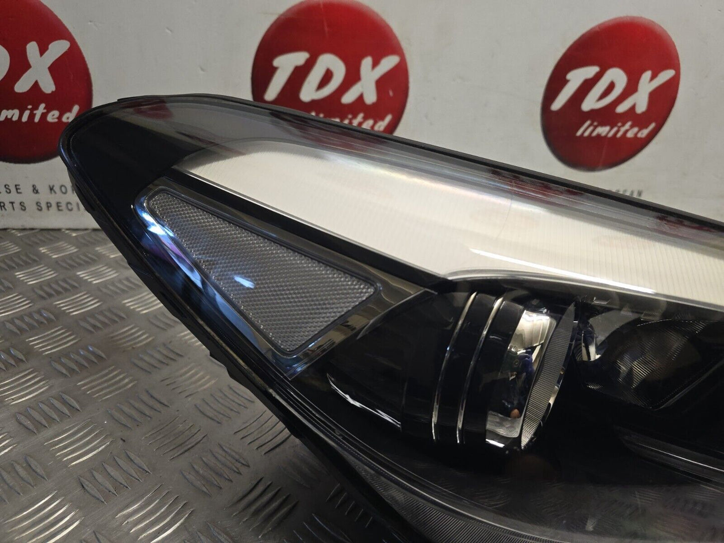 HYUNDAI TUCSON MK3 TLe 2015-2018 PRE-FACELIFT DRIVERS SIDE HALOGEN HEADLIGHT