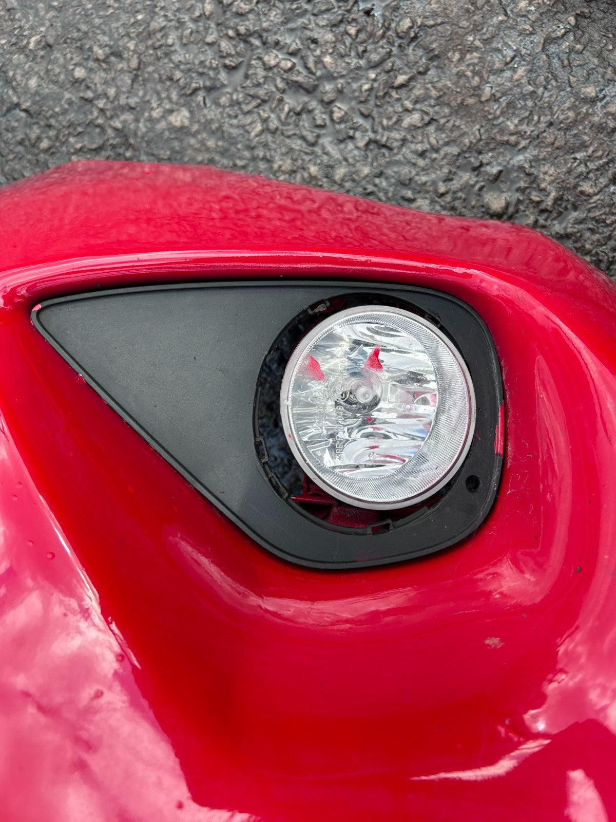 Toyota Yaris XP130 MK3 2014-2017 Genuine Complete Front Bumper 3P0 Super Red - photo 17 of 17