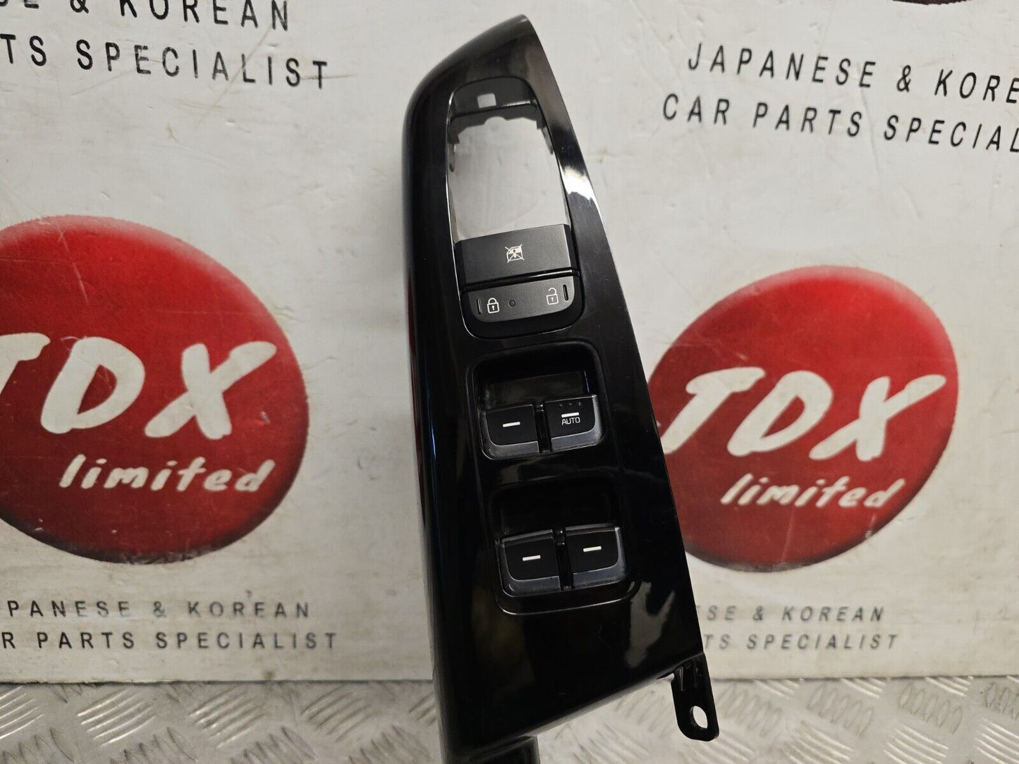 KIA SPORTAGE QL MK4 2016-2022 DRIVERS SIDE FRONT 4 WAY WINDOW SWITCH 93570-F1520