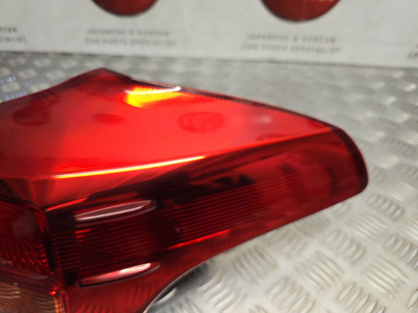 TOYOTA RAV4 (XA40) MK4 2012-2015 GENUINE DRIVERS SIDE REAR BODY BRAKE LIGHT LAMP