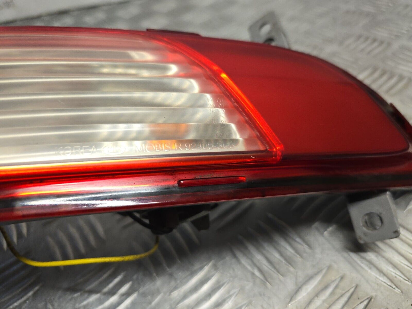 KIA SPORTAGE (SL) MK3 2010-2015 DRIVERS SIDE REAR BUMPER FOG LIGHT 92405-3U3