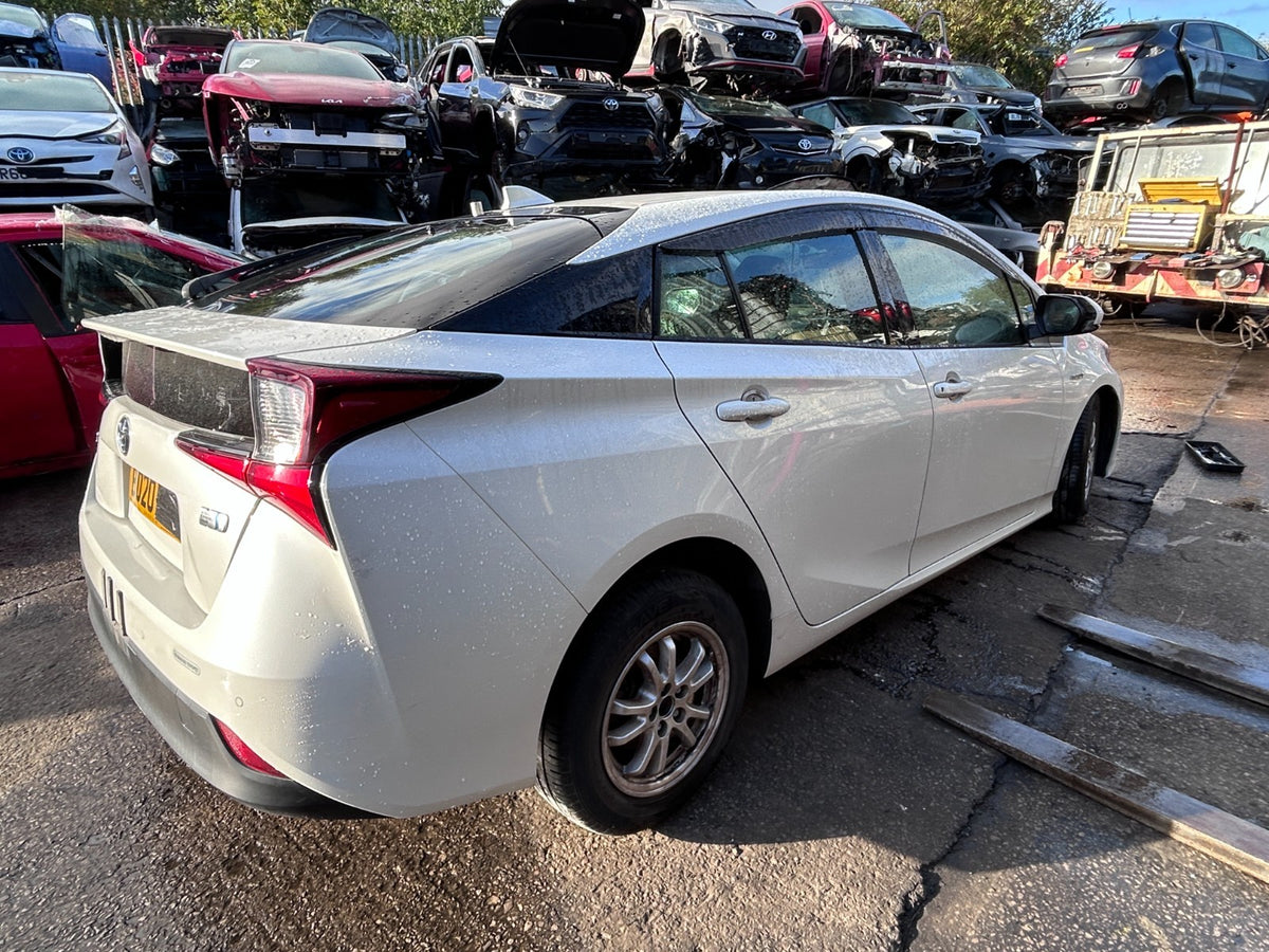 Toyota Prius Hybrid Facelift MK4 2019-2022 Genuine Tailgate Shell White (070) - photo 2 of 9