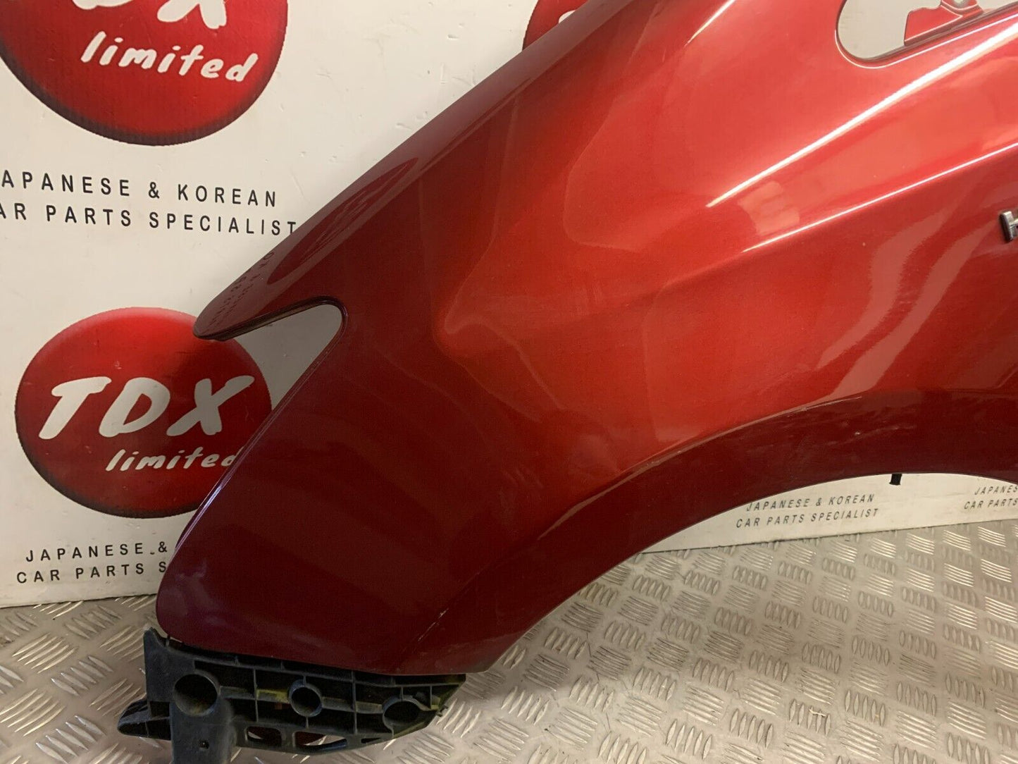 TOYOTA PRIUS PLUS 2015-2019 GENUINE PASSENGER FRONT WING/FENDER RED COLLECTION