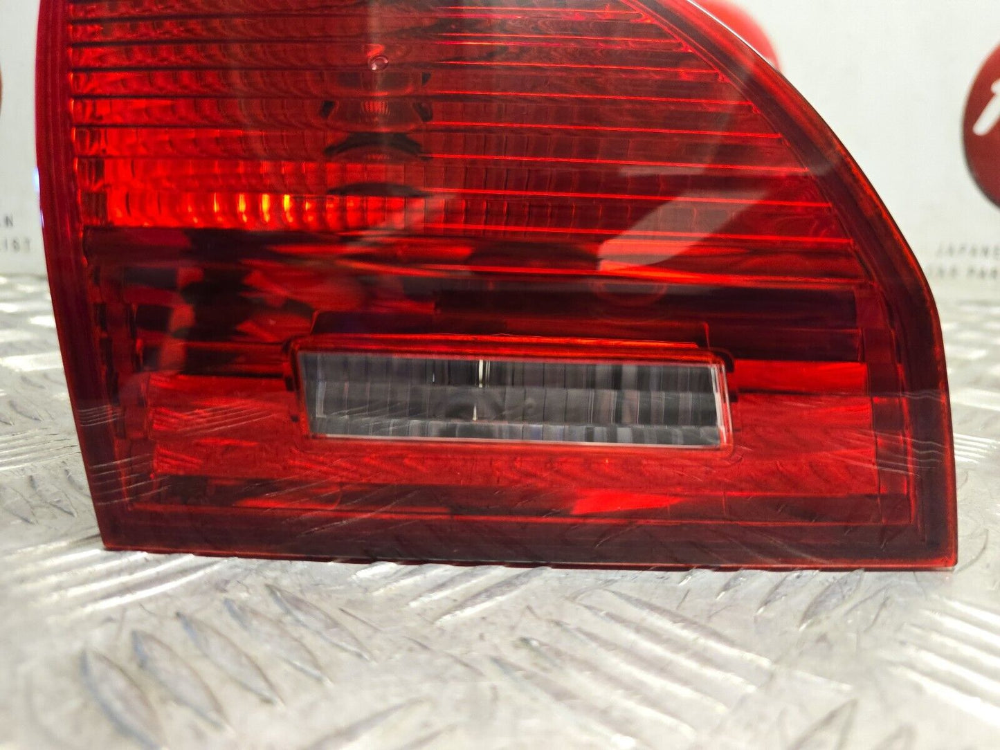 KIA VENGA YN 2010-2019 GENUINE PASSENGERS REAR HALOGEN INNER TAILGATE LIGHT