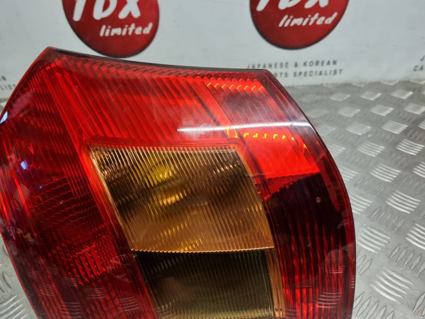 Toyota Corolla Passenger Side Rear Light Unit 2002-2004 RLU064
