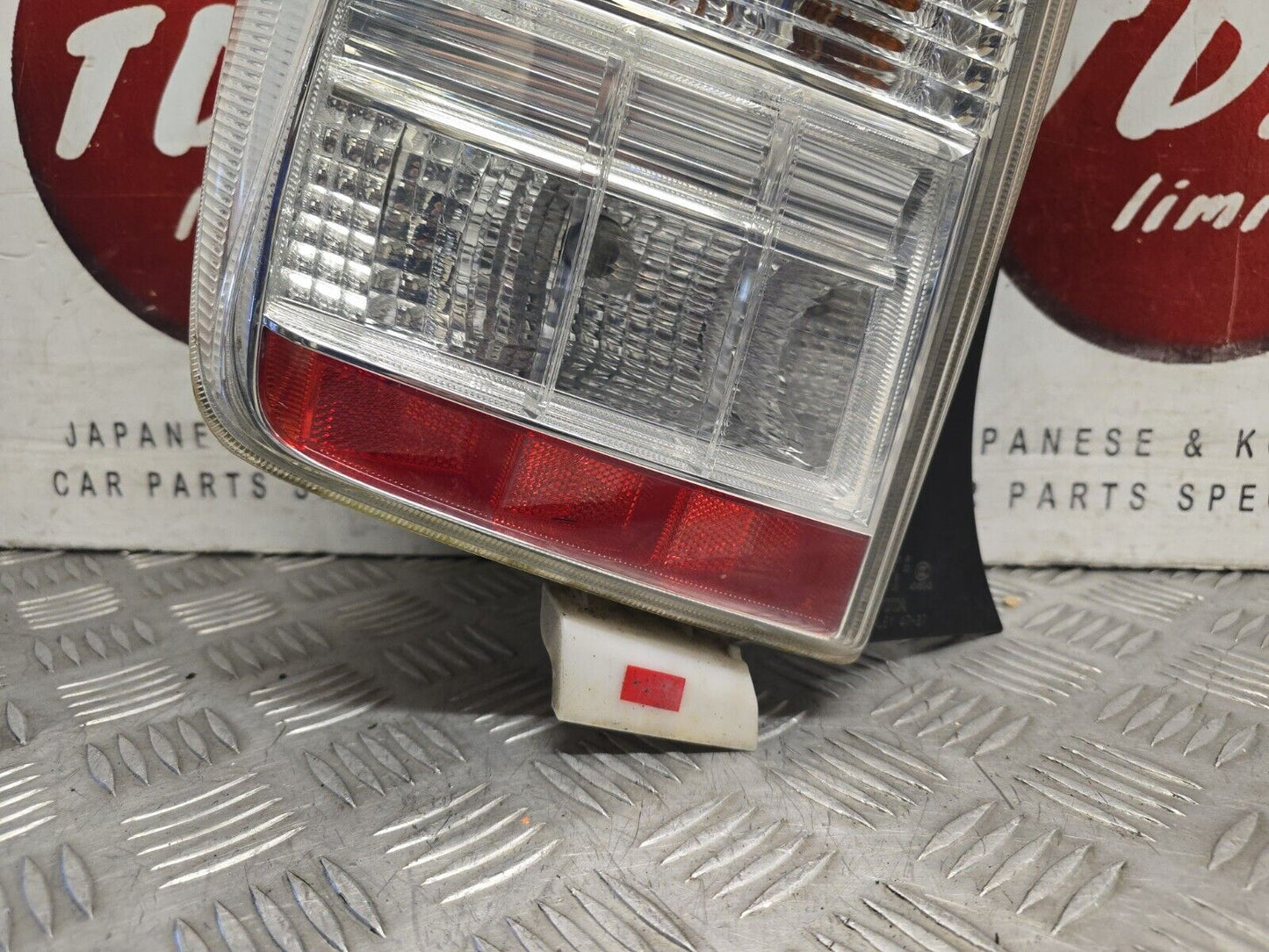 TOYOTA PRIUS 2009-2012 MK3 PREFACELIFT GENUINE PASSENGERS REAR OUTER BRAKE LIGHT