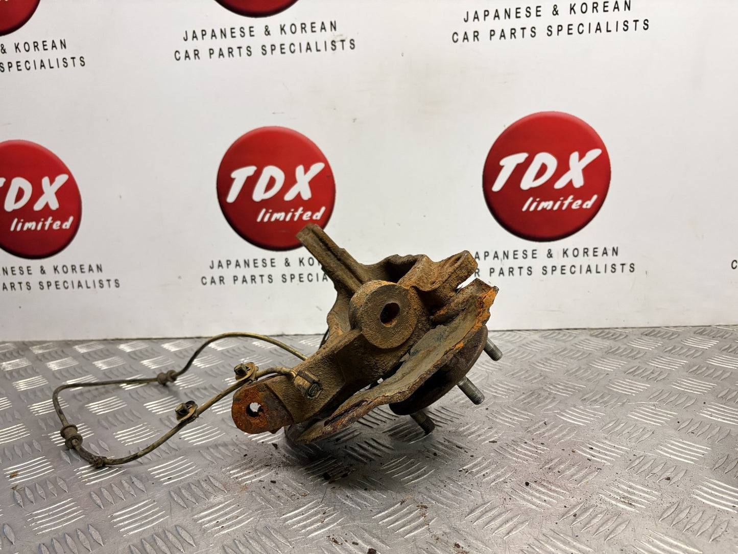 Toyota GT86 ZN6 MK1 Coupe 2.0 Petrol Passenger Side Front Hub - photo 6 of 6