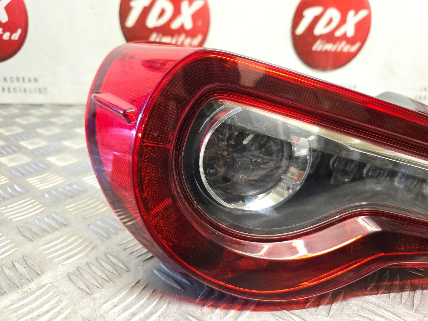 TOYOTA GT86 2017-2020 FACELIFT GENUINE PASSENGER SIDE REAR OUTER LED BRAKE LIGHT