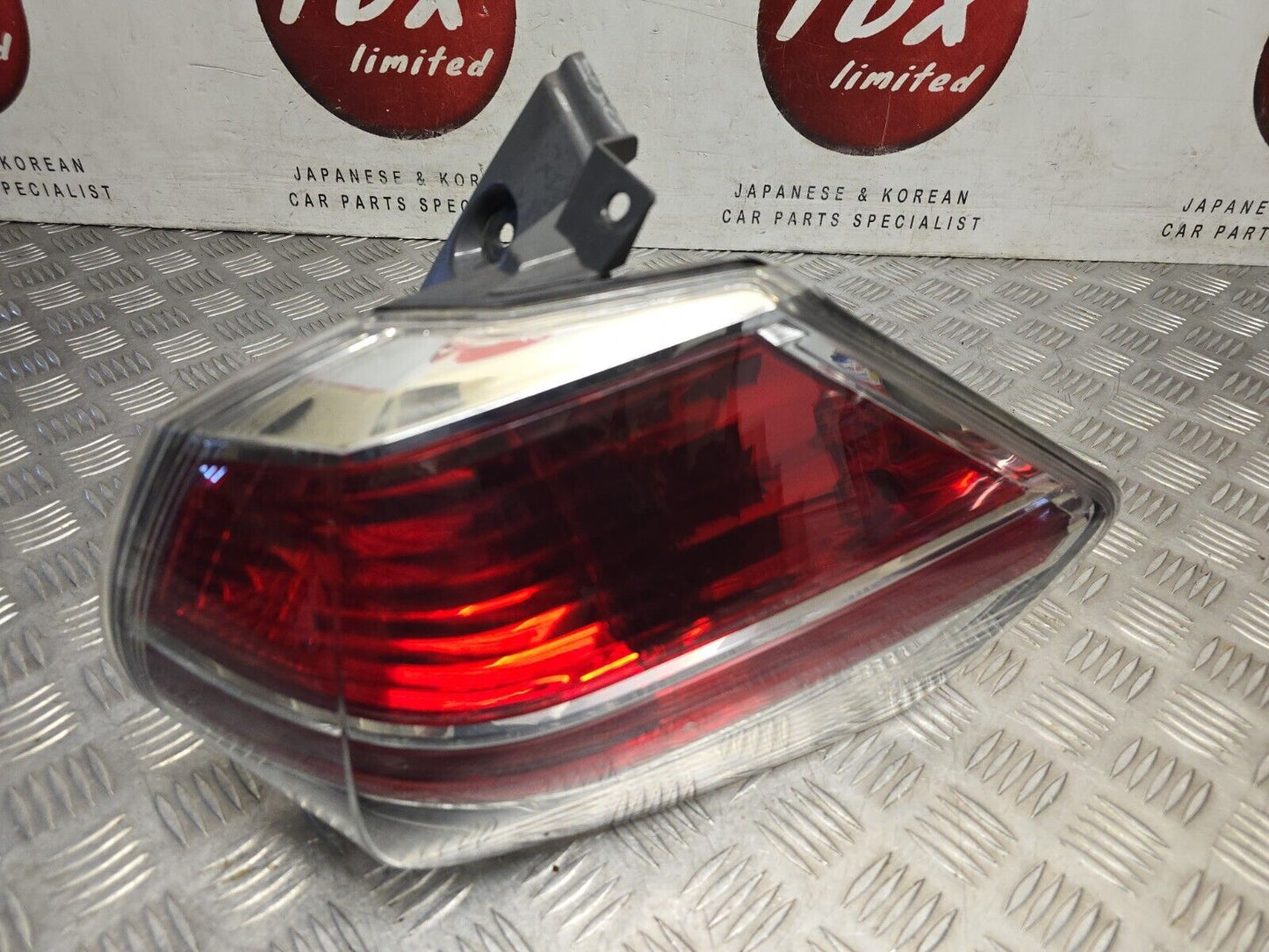 NISSAN X-TRAIL T32 2014-2017 GENUINE DRIVERS SIDE REAR BODY BRAKE LIGHT LAMP