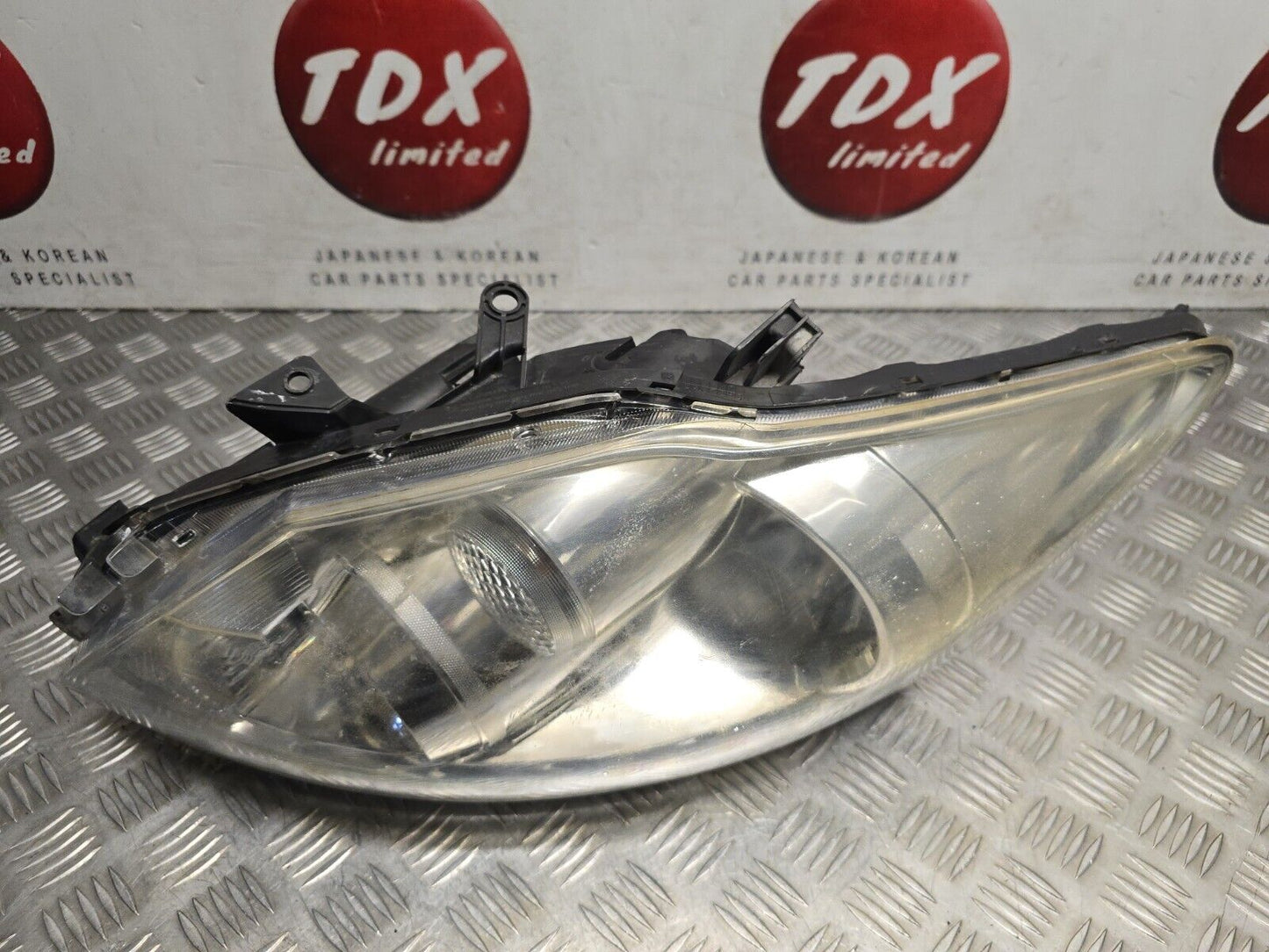 TOYOTA AURIS 2010-2012 MK1 FACELIFT GENUINE PASSENGERS FRONT HALOGEN 81150-02A80