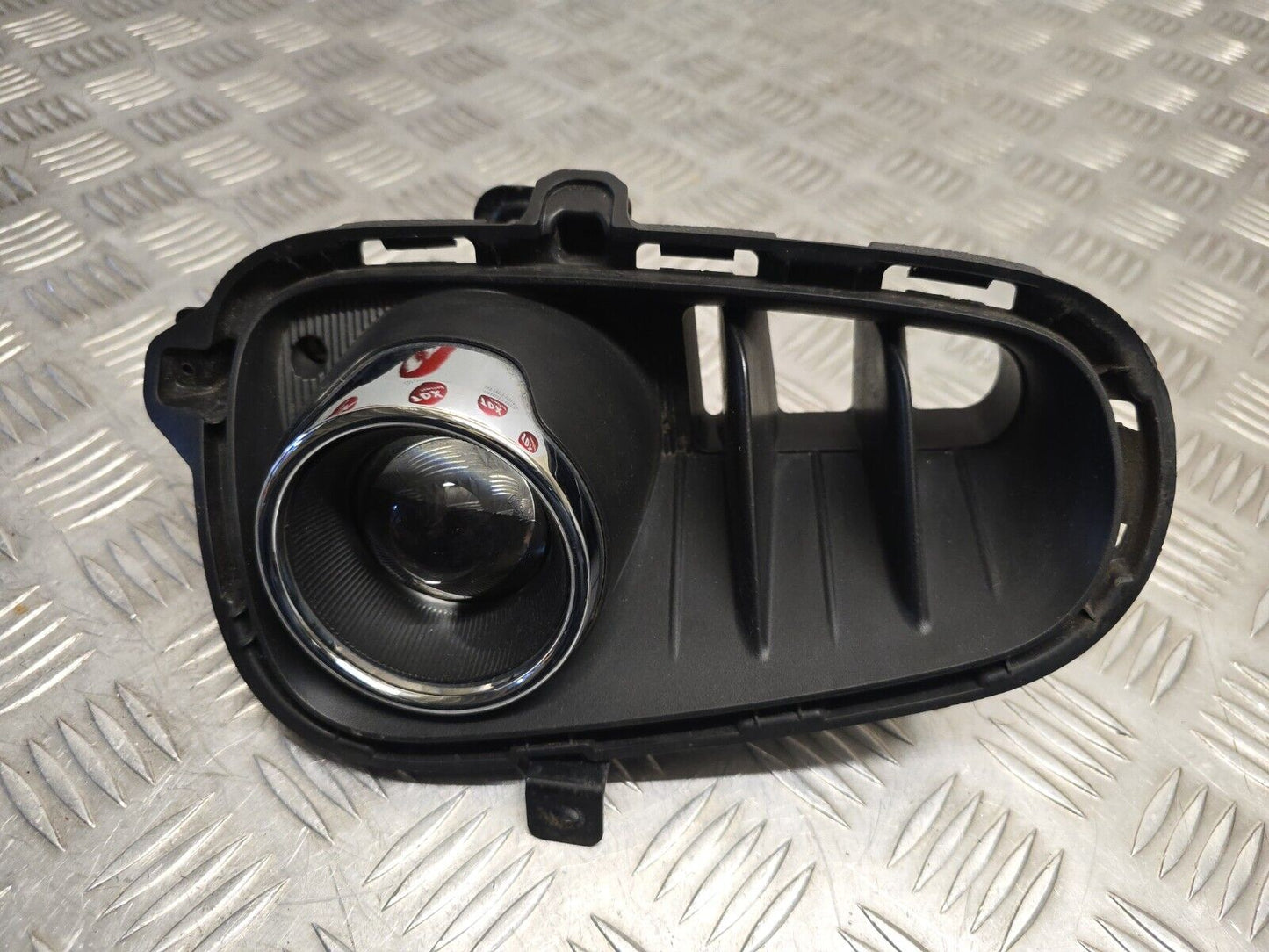 KIA RIO (YB) MK4 2017-2020 GENUINE PASSENGERS SIDE FRONT FOG LIGHT + COVER TRIM