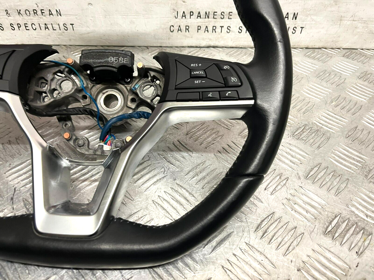 NISSAN QASHQAI J11 2018-2021 GENUINE MULTIFUNCTIONAL LATHER STEERING WHEEL