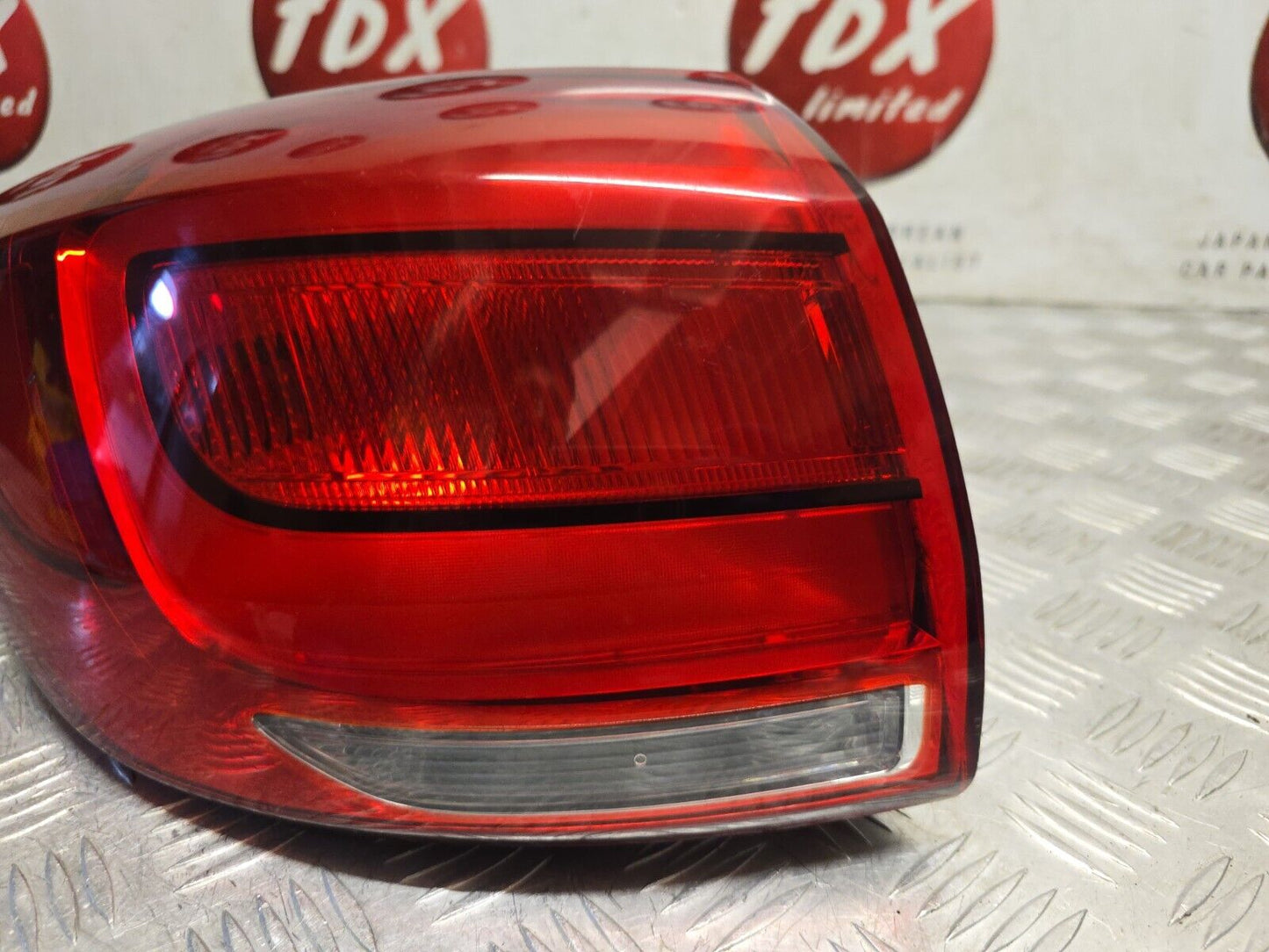 KIA SPORTAGE SL MK3 2013-2015 FACELIFT PASSENGERS REAR OUTER BODY BRAKE LIGHT