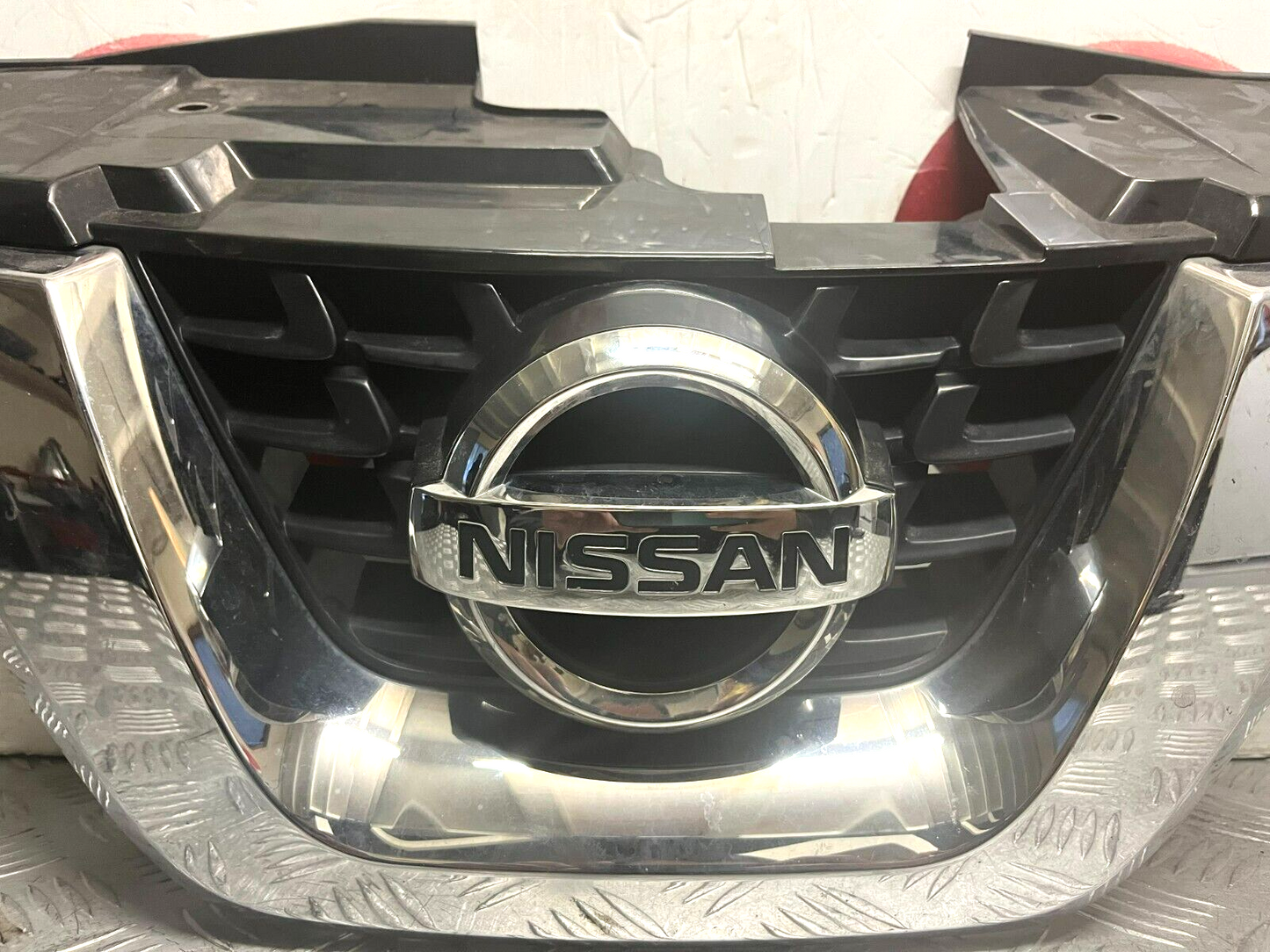 NISSAN JUKE F15 2014-2019 FACELIFT GENUINE FRONT BUMPER GRILLE (CAMERA TYPE)