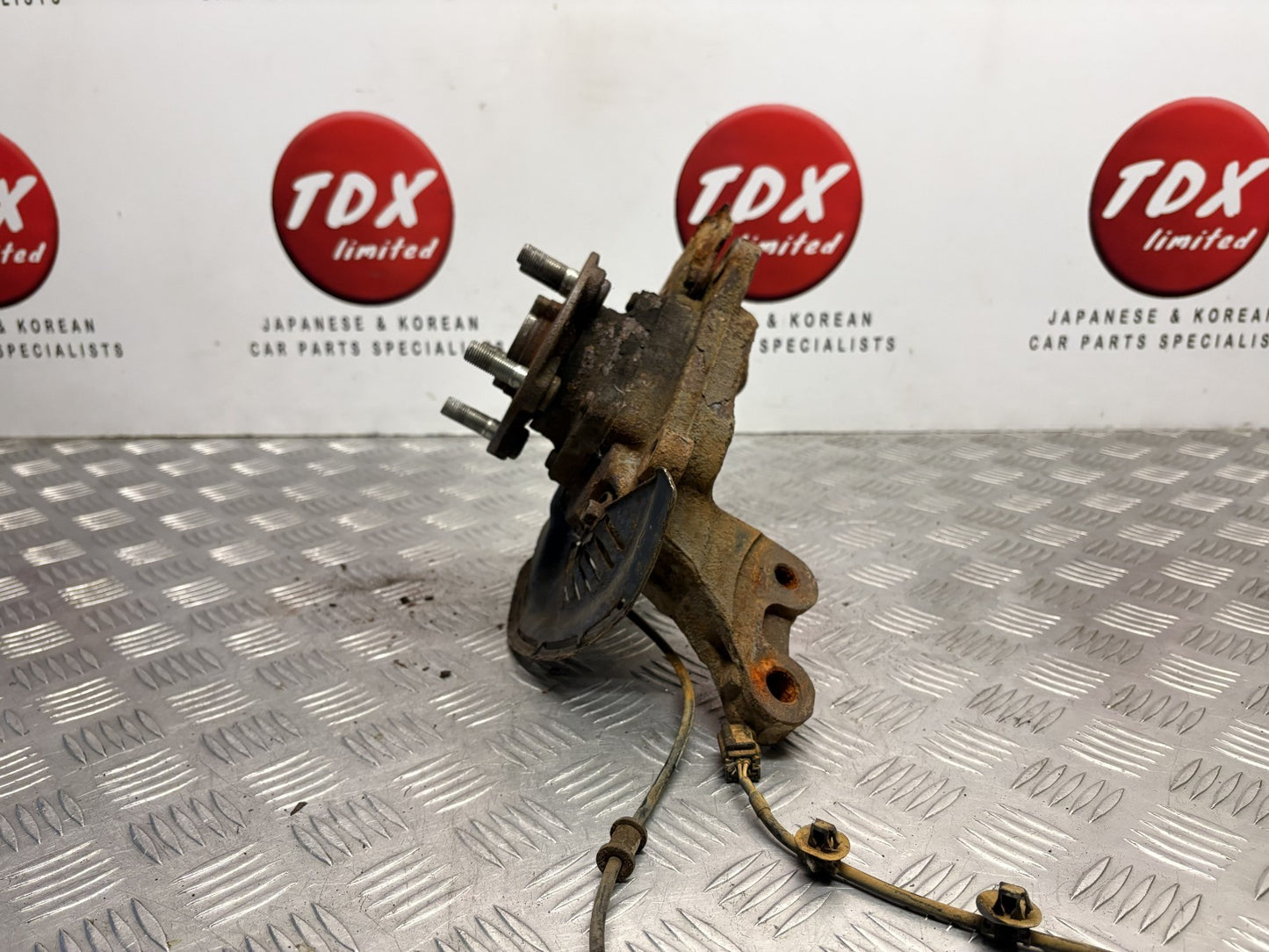 Toyota GT86 ZN6 MK1 Coupe 2.0 Petrol Passenger Side Front Hub - photo 4 of 6