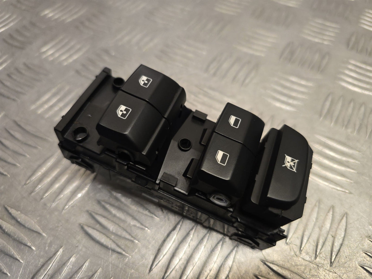 47352422