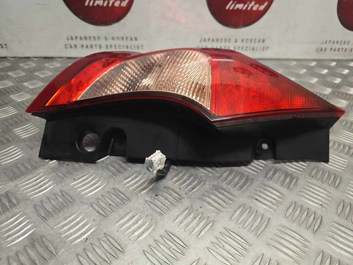 NISSAN NOTE E12 MK2 2013-2017 GENUINE PASSENGERS SIDE REAR OUTER LED BRAKE LIGHT