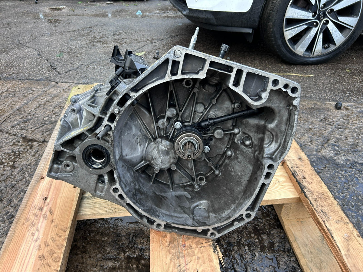 Nissan Qashqai J11 2014-2018 1.2 Petrol Genuine 6SPEED Manual Gearbox 320103418R - photo 2 of 7