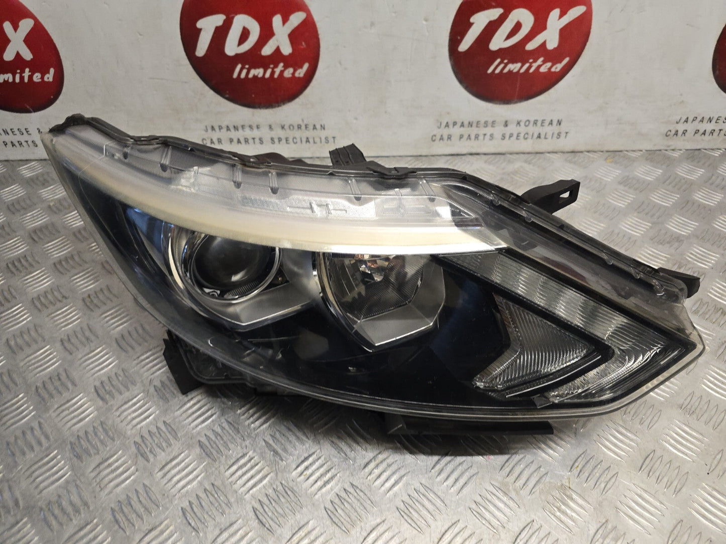 NISSAN QASHQAI J11 MK2 2014-2017 GENUINE DRIVERS FRONT HALOGEN HEADLIGHT LED DRL