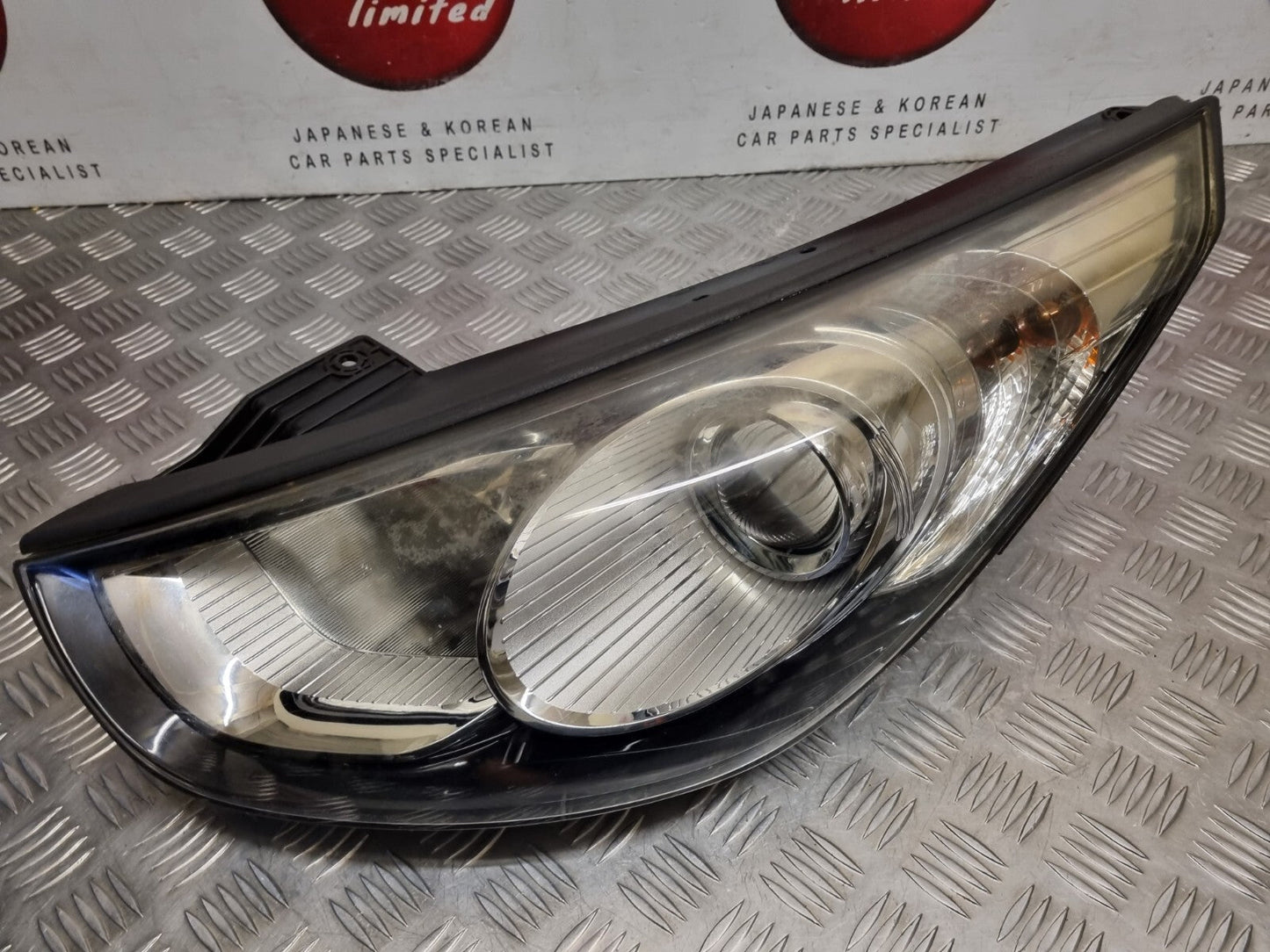 HYUNDAI IX35 2010-2013 PRE-FACELIFT PASSENGERS FRONT HALOGEN HEADLIGHT 92101-2Y