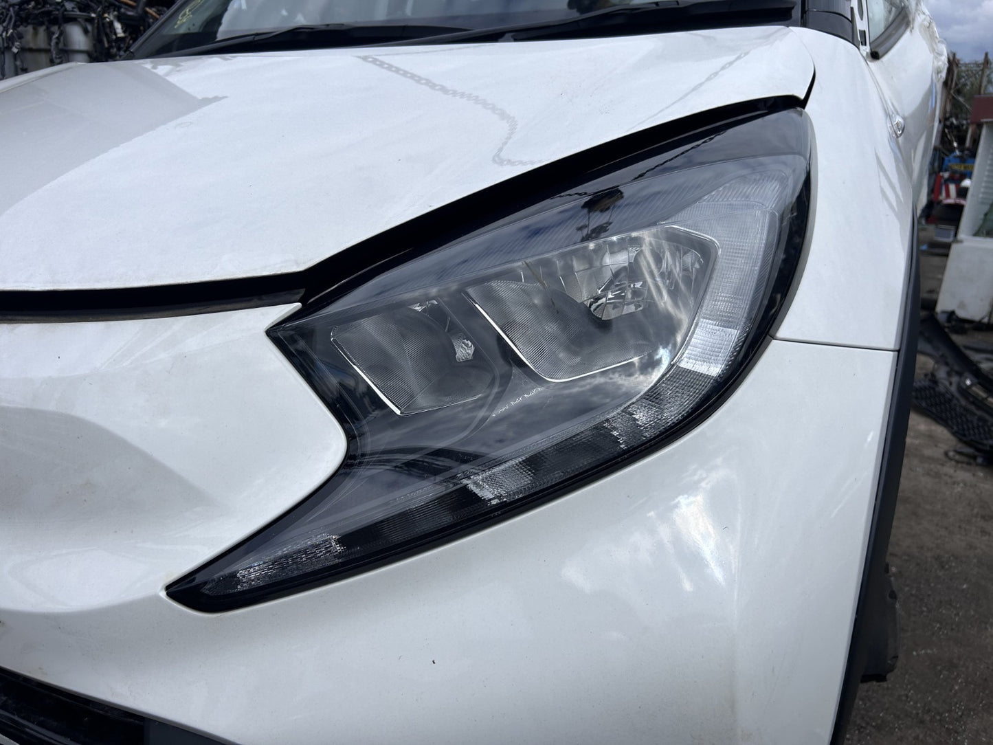 TOYOTA AYGO X 2022-2025 1.0 AUTOMATIC GENUINE COMPLETE FRONT END WHITE (040)