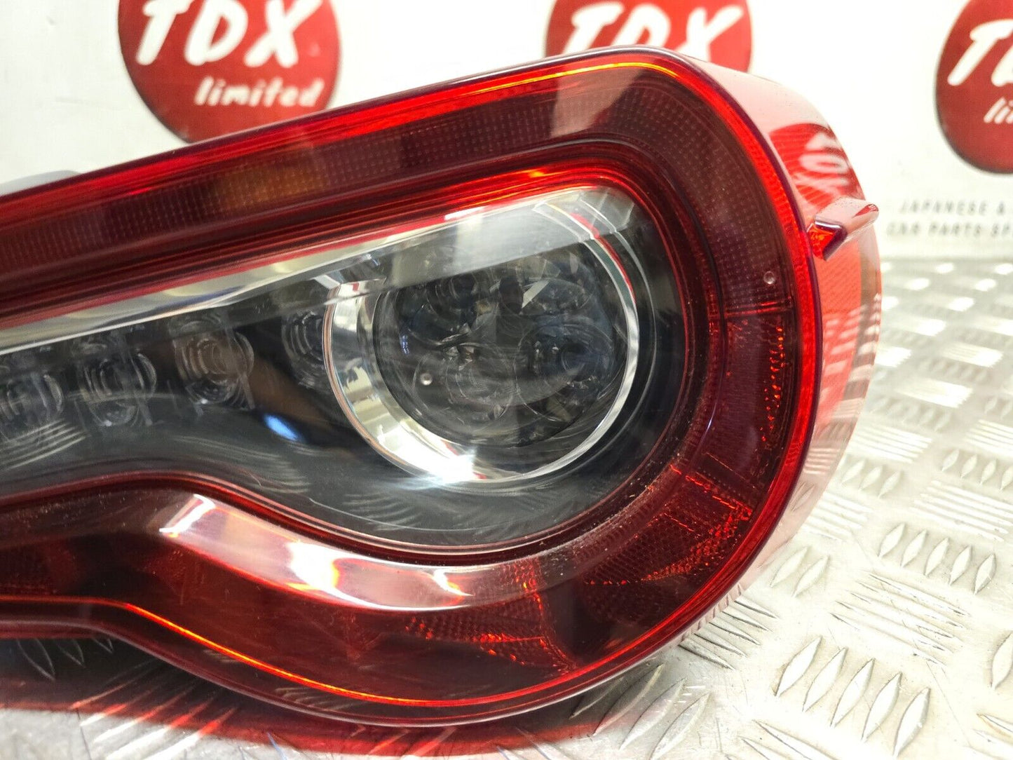 TOYOTA GT86 2017-2020 FACELIFT GENUINE DRIVERS SIDE REAR OUTER LED BRAKE LIGHT