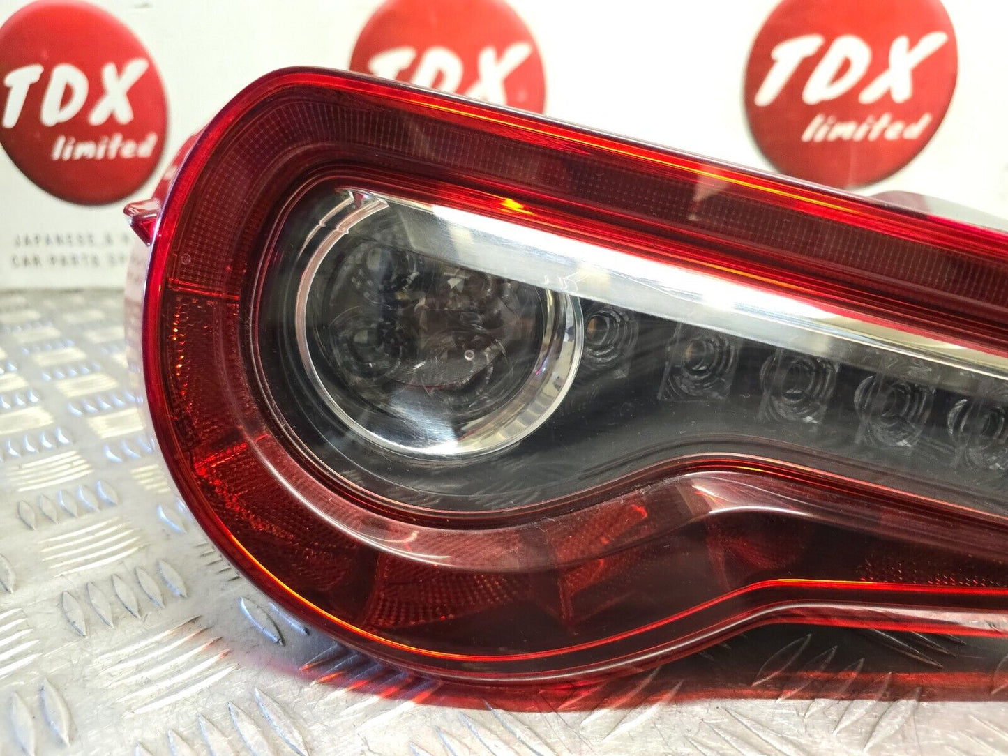 TOYOTA GT86 2017-2020 FACELIFT GENUINE PASSENGER SIDE REAR OUTER LED BRAKE LIGHT