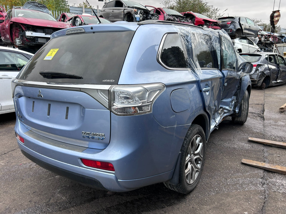 Mitsubishi Outlander GG2W MK3 2013-2015 Genuine Complete Rear Bumper U21A - photo 3 of 3