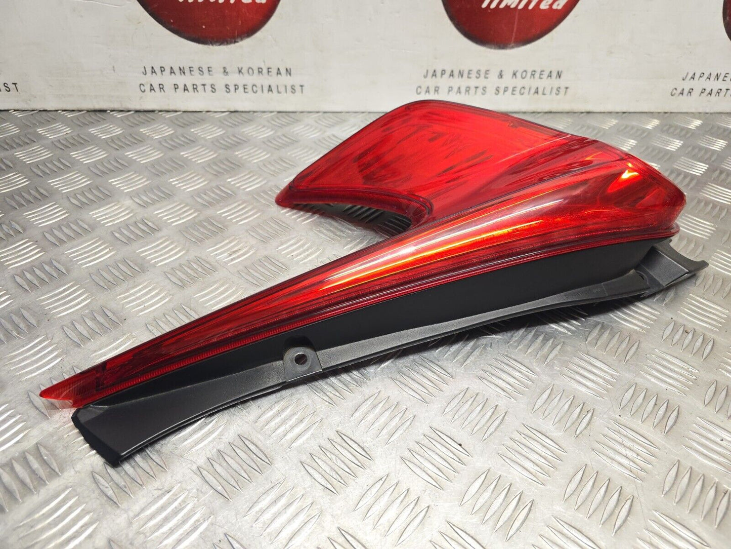 NISSAN JUKE F15 2010-2014 PRE-FACELIFT DRIVERS SIDE REAR OUTER BRAKE LIGHT LAMP